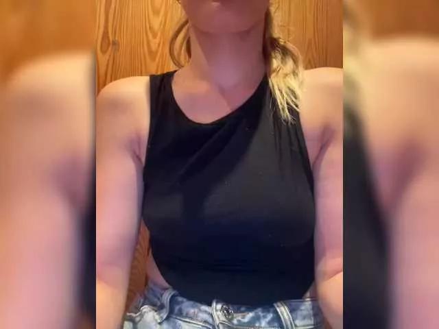 Offline 11ADRENALINE11 on BongaCams