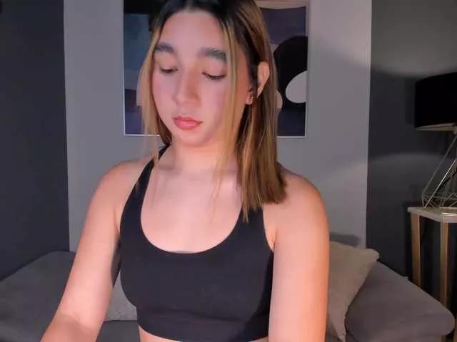 AdharaMoretti on BongaCams 