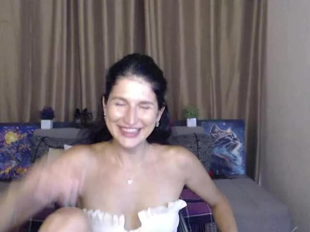 AliannaSoloKisses on BongaCams 