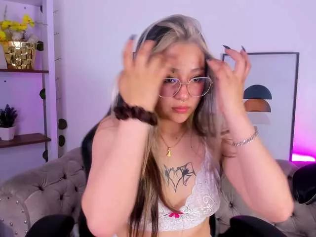 Aliiceyong on BongaCams 