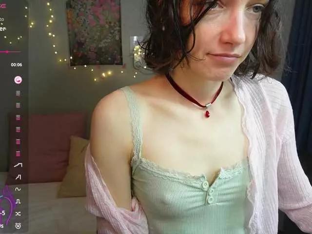 AllyAlice on BongaCams 