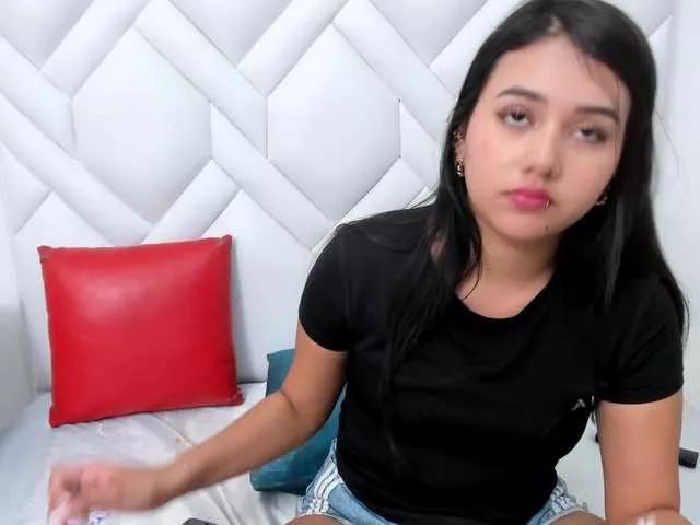 Analiaa18 on BongaCams 