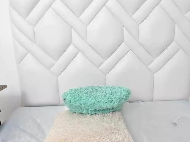Analiaa18 on BongaCams 