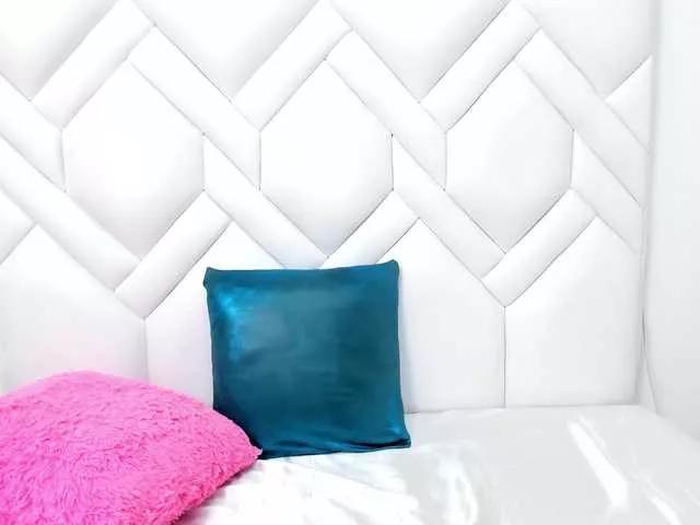 Analiaa18 on BongaCams 