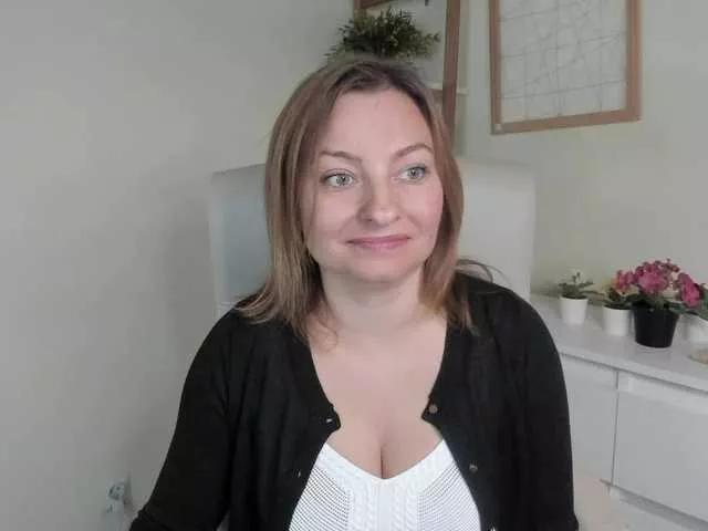 Freechat angelaLove13 on BongaCams