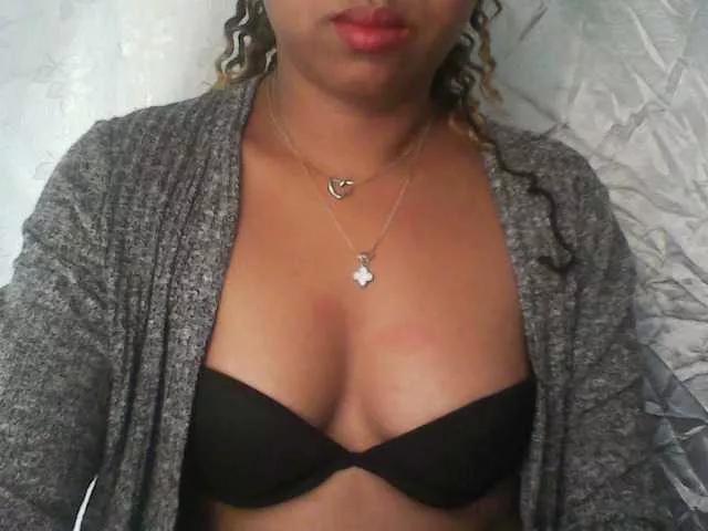 Baby-giiirl23 on BongaCams 