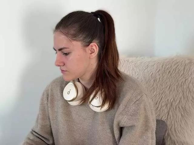 Offline claireheart on BongaCams