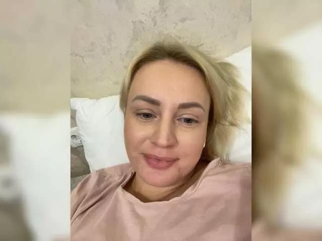Freechat CozySandra on BongaCams