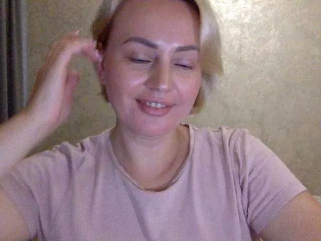Freechat CozySandra on BongaCams