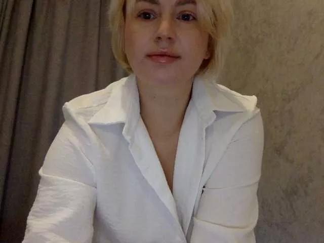 Freechat CozySandra on BongaCams