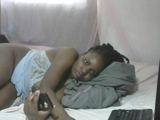 Creamykiteey on BongaCams