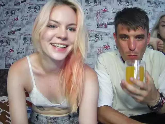 DivineTrio on BongaCams 