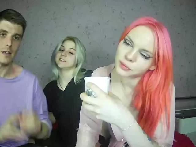 DivineTrio on BongaCams 
