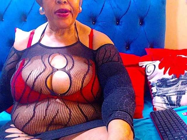Ebonycandy10 on BongaCams
