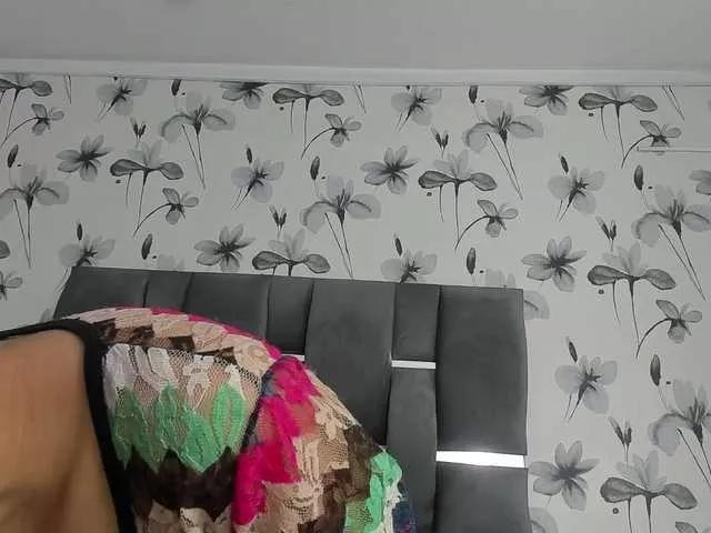 Ehotloveaxxx on BongaCams