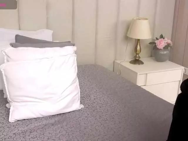 ElenaJuarez on BongaCams 