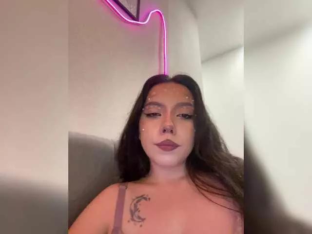 BongaCams ElliLin  is Freechat  ElliLin — Interested in my satisfaction, vibrations and playing with me