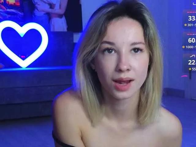 emely1benz on BongaCams