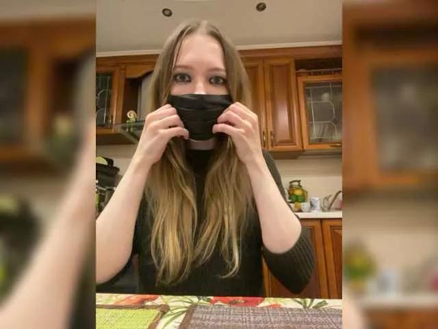 Emmalove13 on BongaCams 