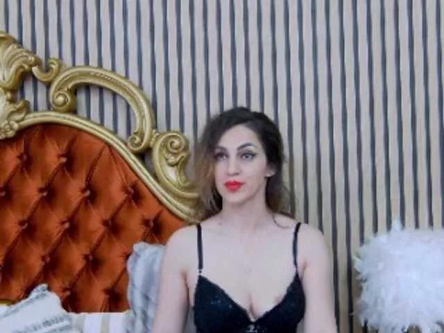EmmaSkyes on BongaCams 