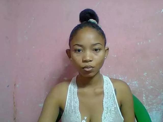Estelahh on BongaCams 