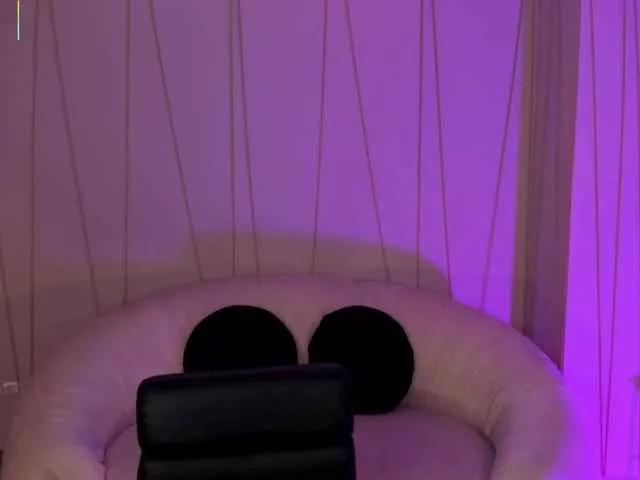 EveBenson on BongaCams 