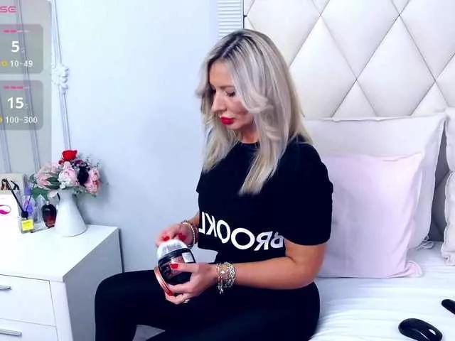 Offline GinaBear on BongaCams