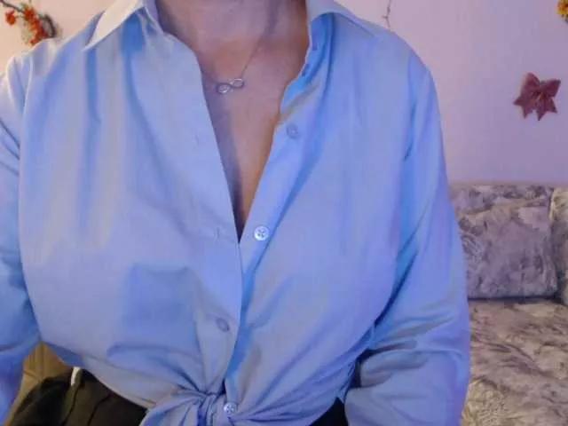 goodSnowQueen on BongaCams 