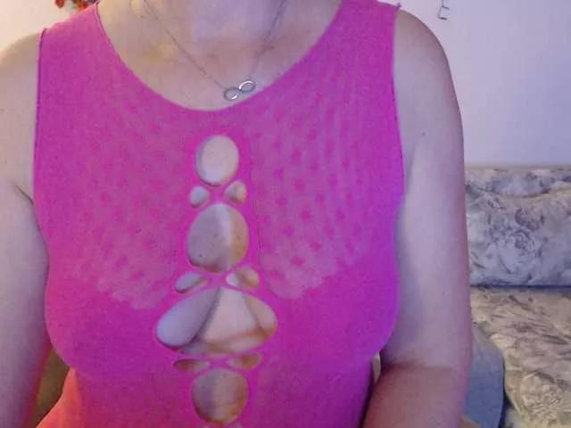 goodSnowQueen on BongaCams 