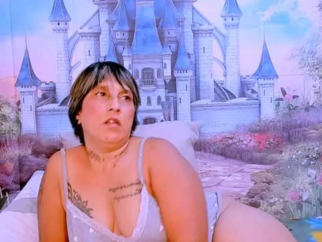 indianroxy on BongaCams 