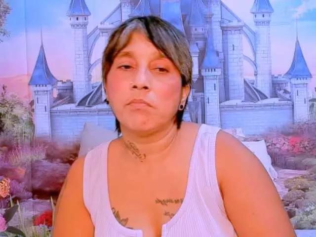 indianroxy on BongaCams 