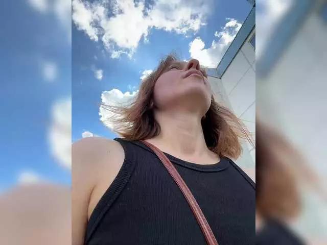 Januaryy on BongaCams