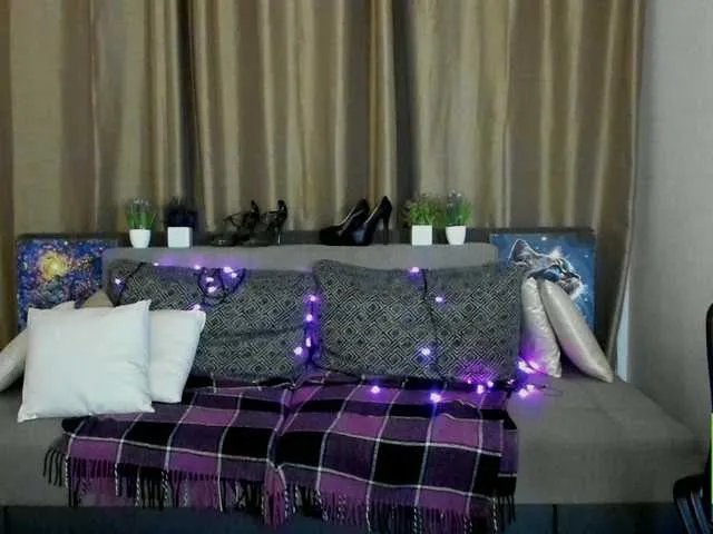 Jullyblondkiss on BongaCams 