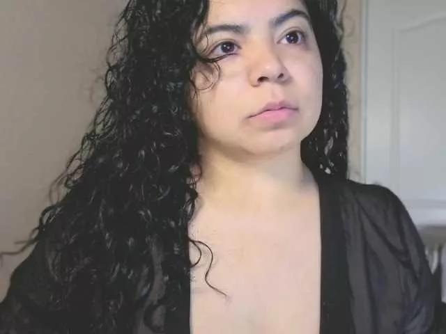 Kimmiakiss22 on BongaCams 