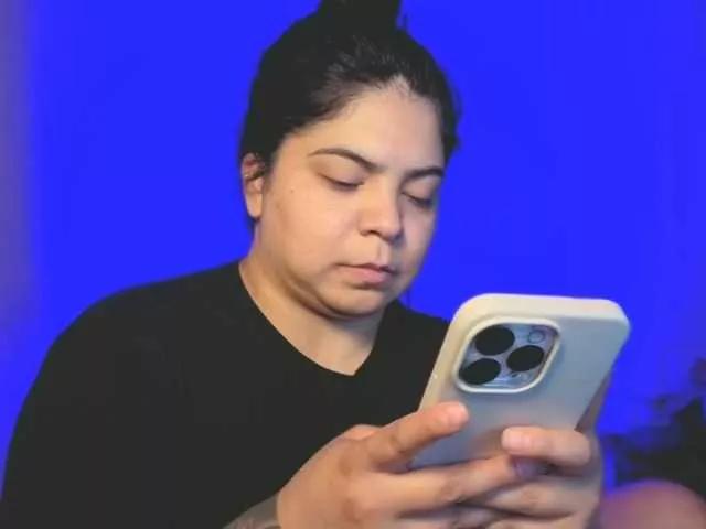 Kimmiakiss22 on BongaCams 