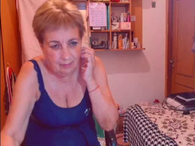 Kira9476 on BongaCams