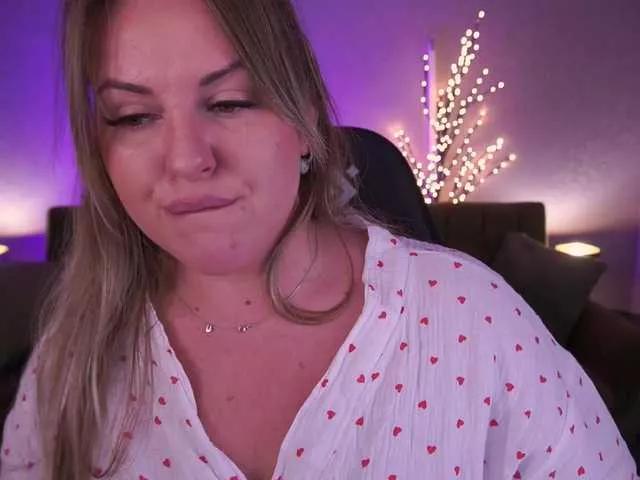 KiraCandyS on BongaCams