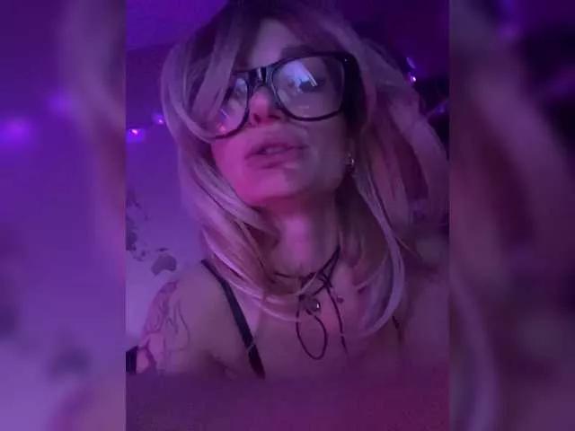 KotkoLLle4KLl on BongaCams 