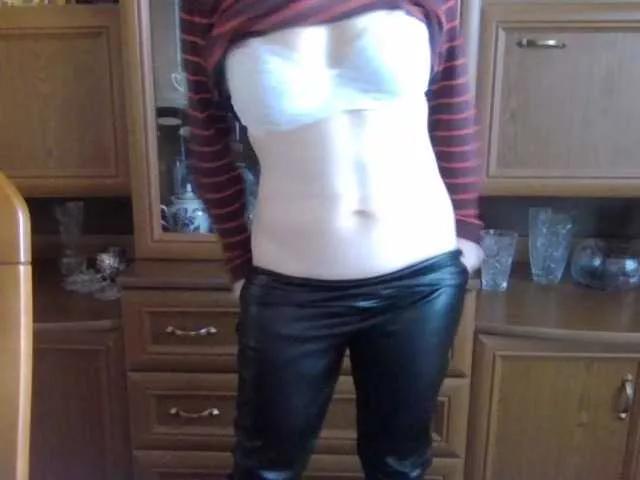 Larrisa3 on BongaCams 