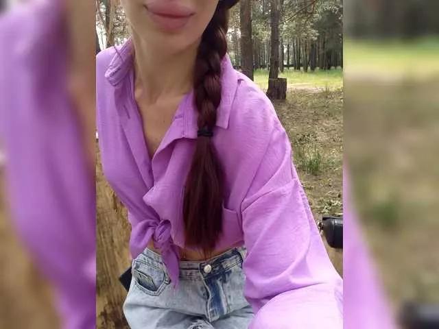 Lelly111 on BongaCams