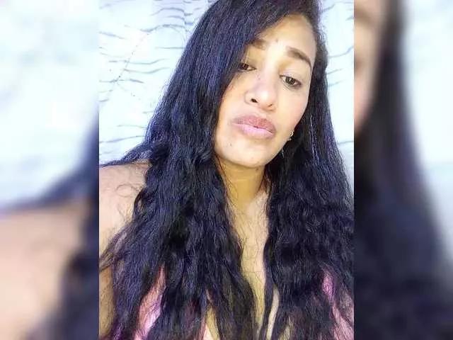 Letty33 on BongaCams 