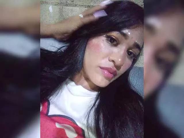 Letty33 on BongaCams 