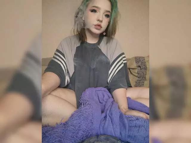 LittleDelora on BongaCams 