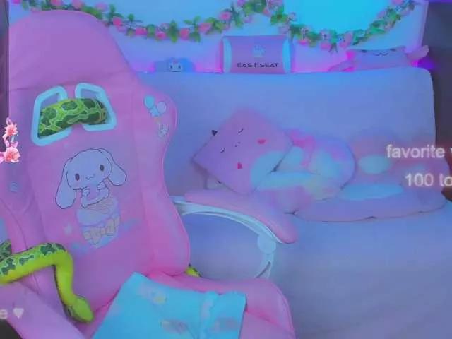 LittleKitsune on BongaCams 