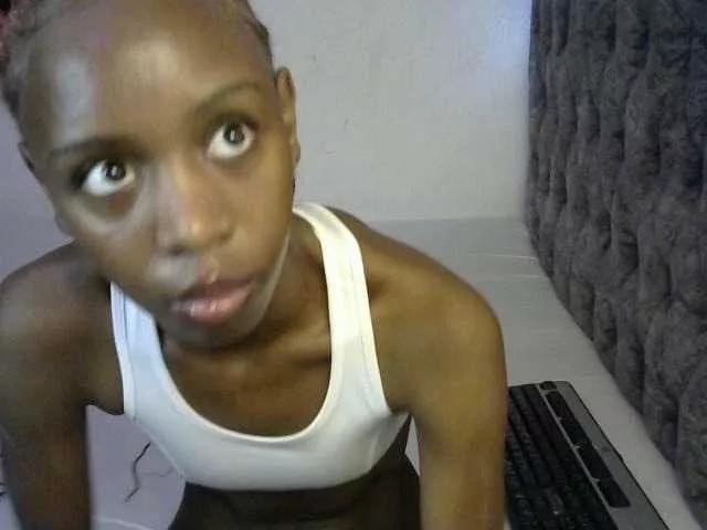 LittleMisscharming on BongaCams 