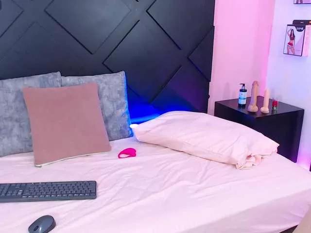 Lolarose on BongaCams 