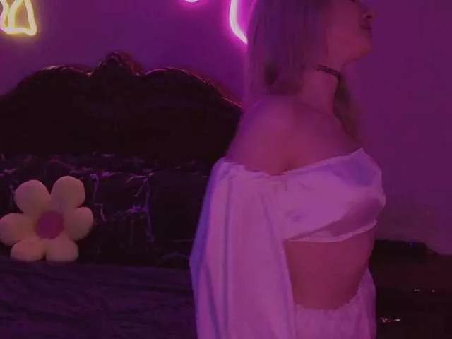 LollyGirlMoon on BongaCams 