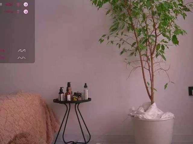 lorrielovestory on BongaCams