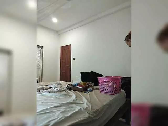 LylyaSurvived on BongaCams 
