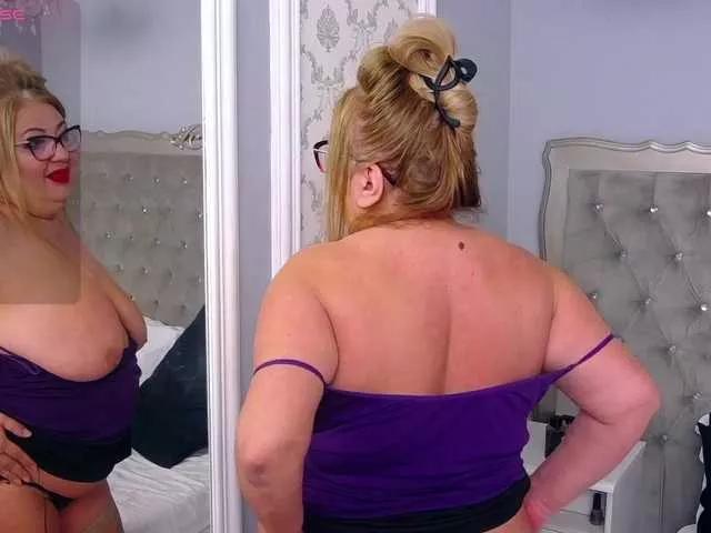 MadameLeona on BongaCams 